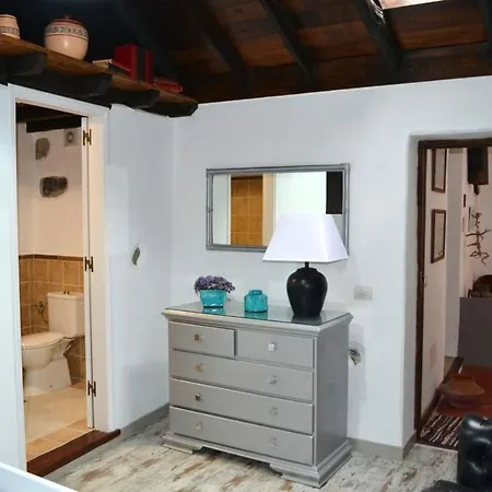 Calle Real - 2 Apartment *